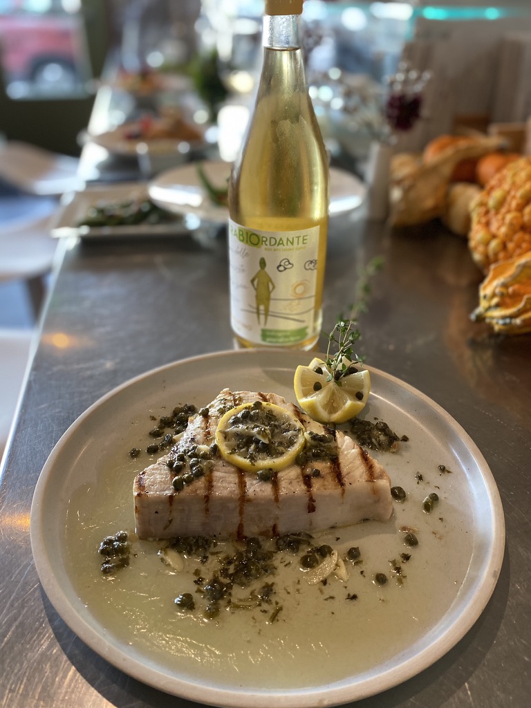 Grilled fish with capers and white wine